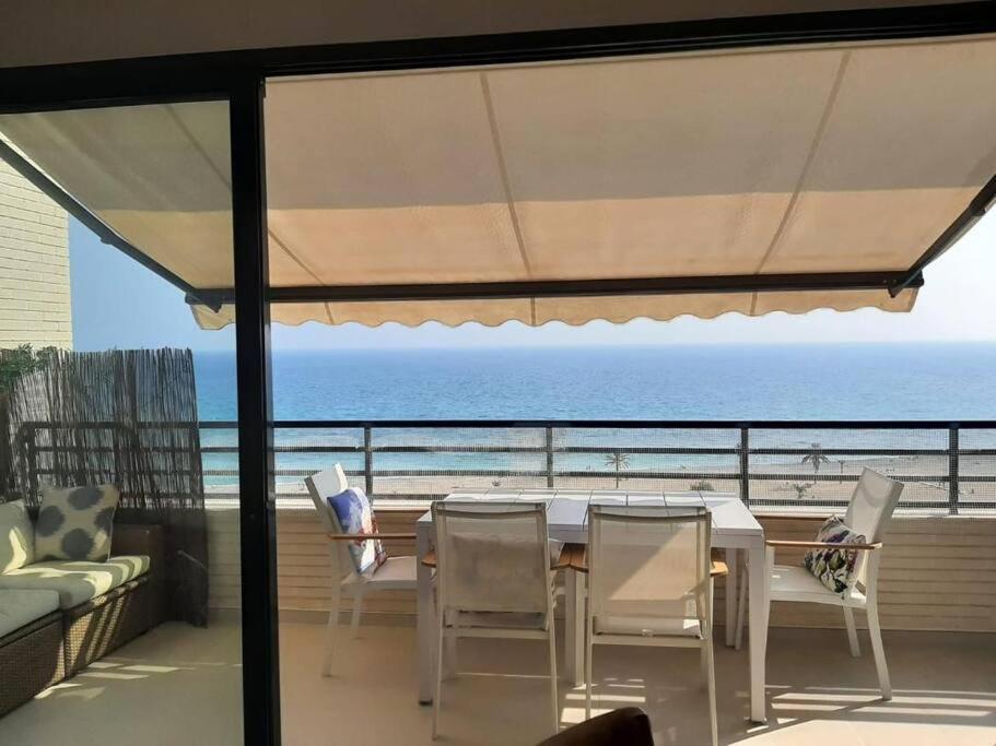 Top-Floor Beachfront Apartment With Parking, Pool, & Spacious Sea-View Balcony Villajoyosa Exterior foto